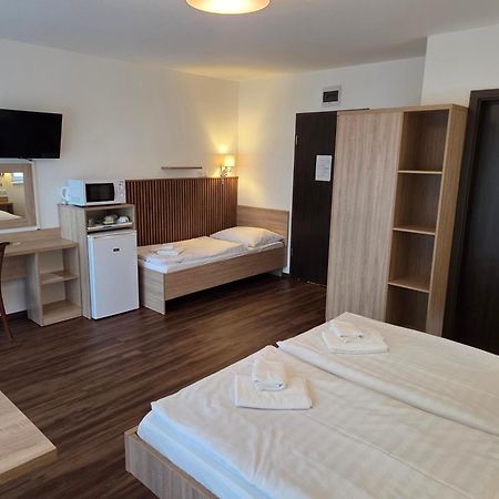 Adam Apartmanhaz Siófok Buitenkant foto