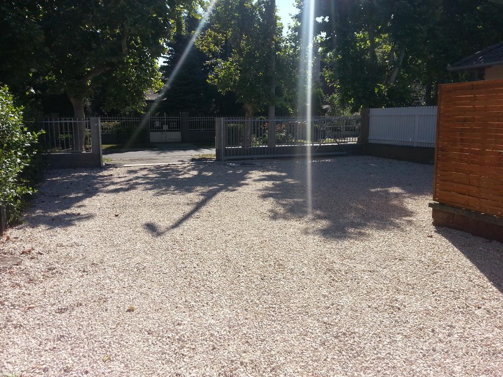 Adam Apartmanhaz Siófok Buitenkant foto