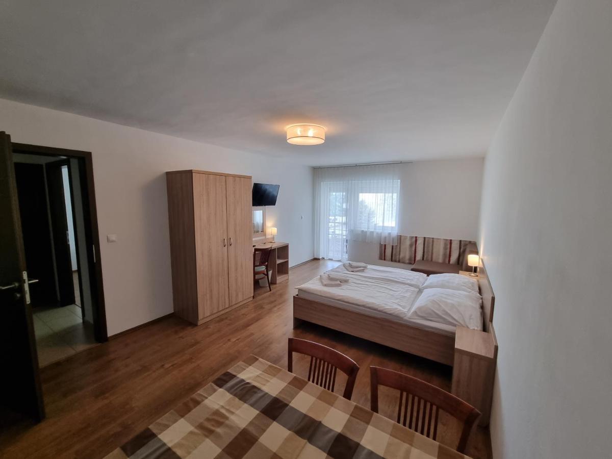 Adam Apartmanhaz Siófok Buitenkant foto