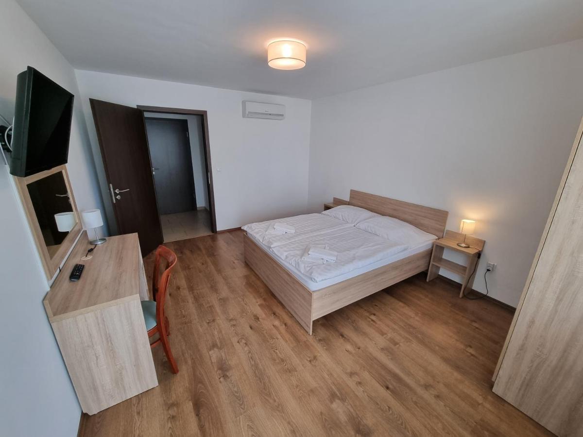 Adam Apartmanhaz Siófok Buitenkant foto