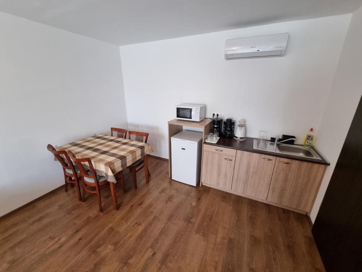 Adam Apartmanhaz Siófok Buitenkant foto