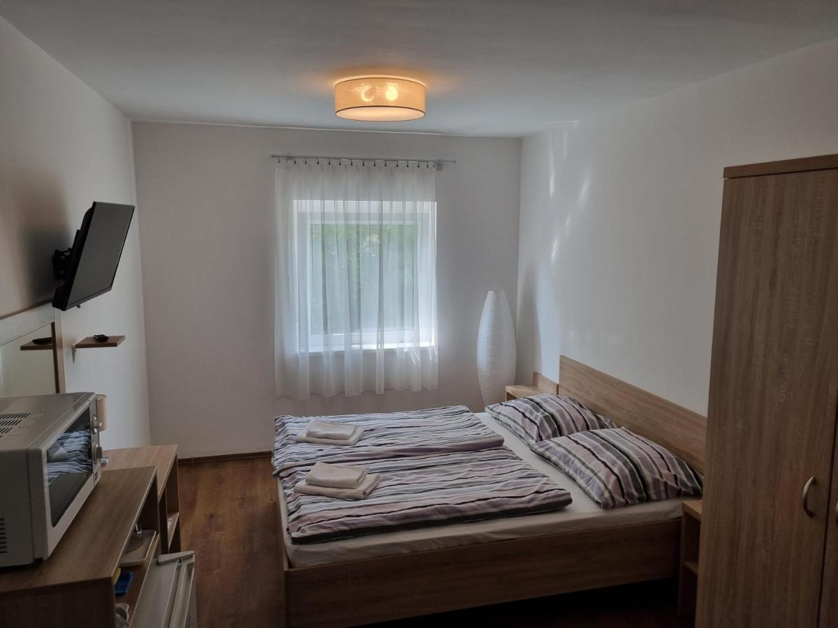 Adam Apartmanhaz Siófok Buitenkant foto