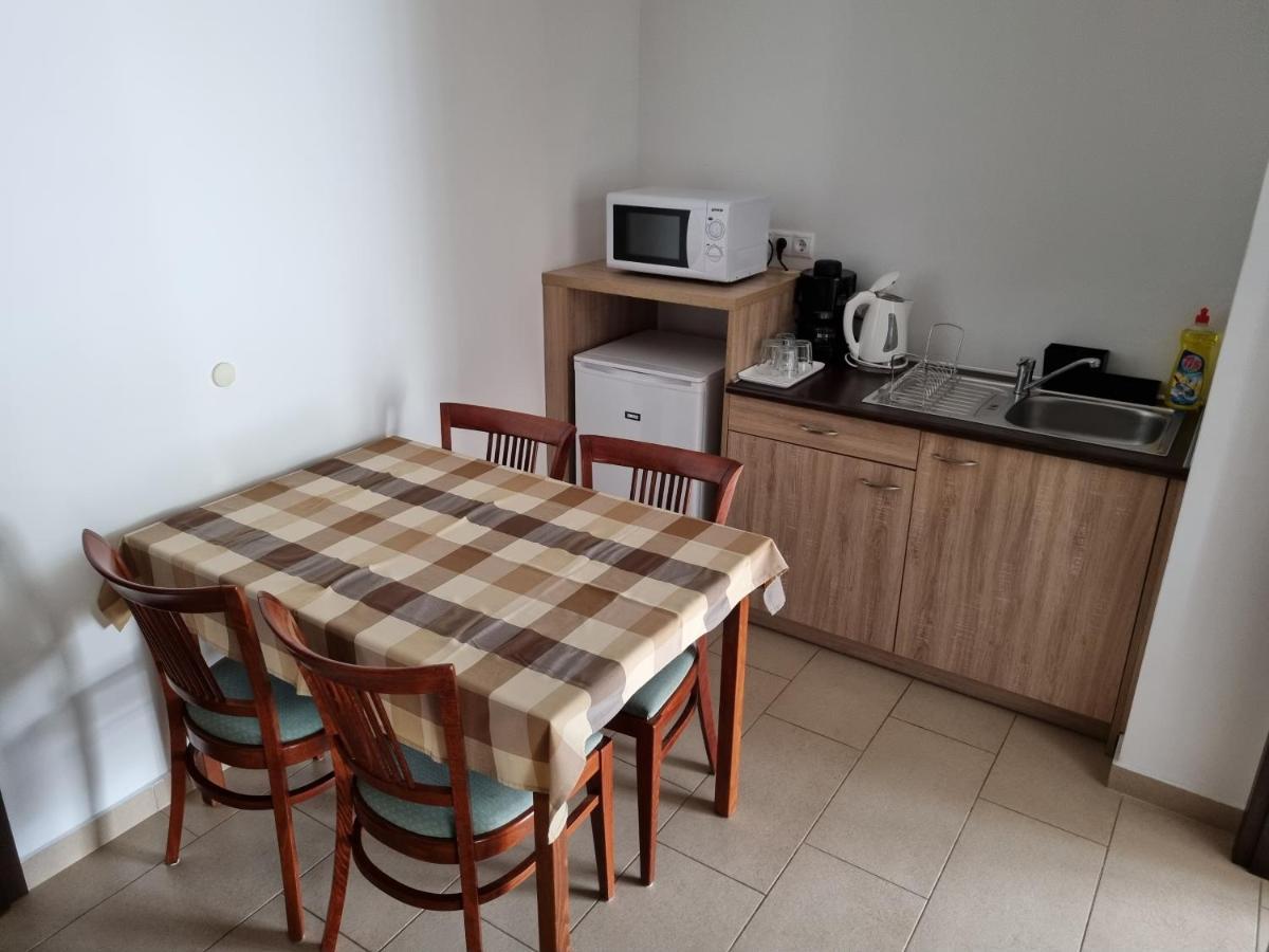 Adam Apartmanhaz Siófok Buitenkant foto