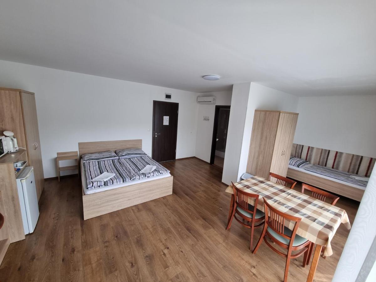 Adam Apartmanhaz Siófok Kamer foto