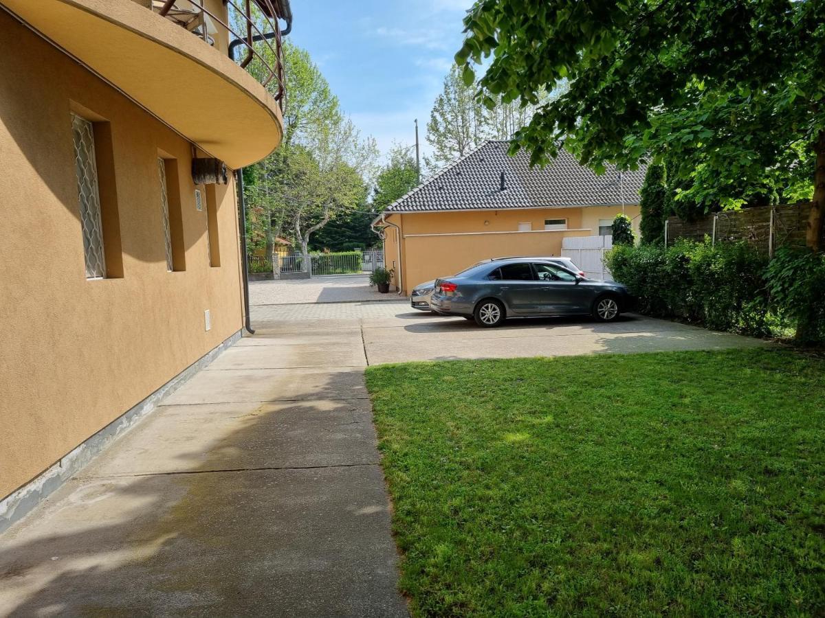 Adam Apartmanhaz Siófok Buitenkant foto