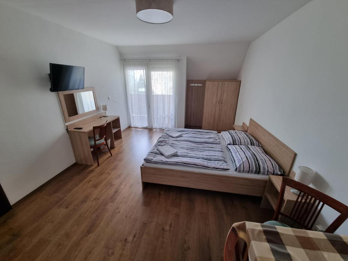 Adam Apartmanhaz Siófok Buitenkant foto