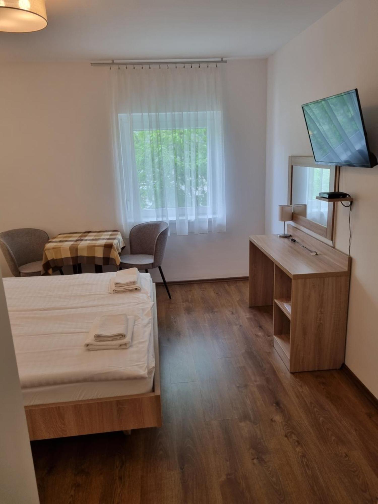 Adam Apartmanhaz Siófok Kamer foto