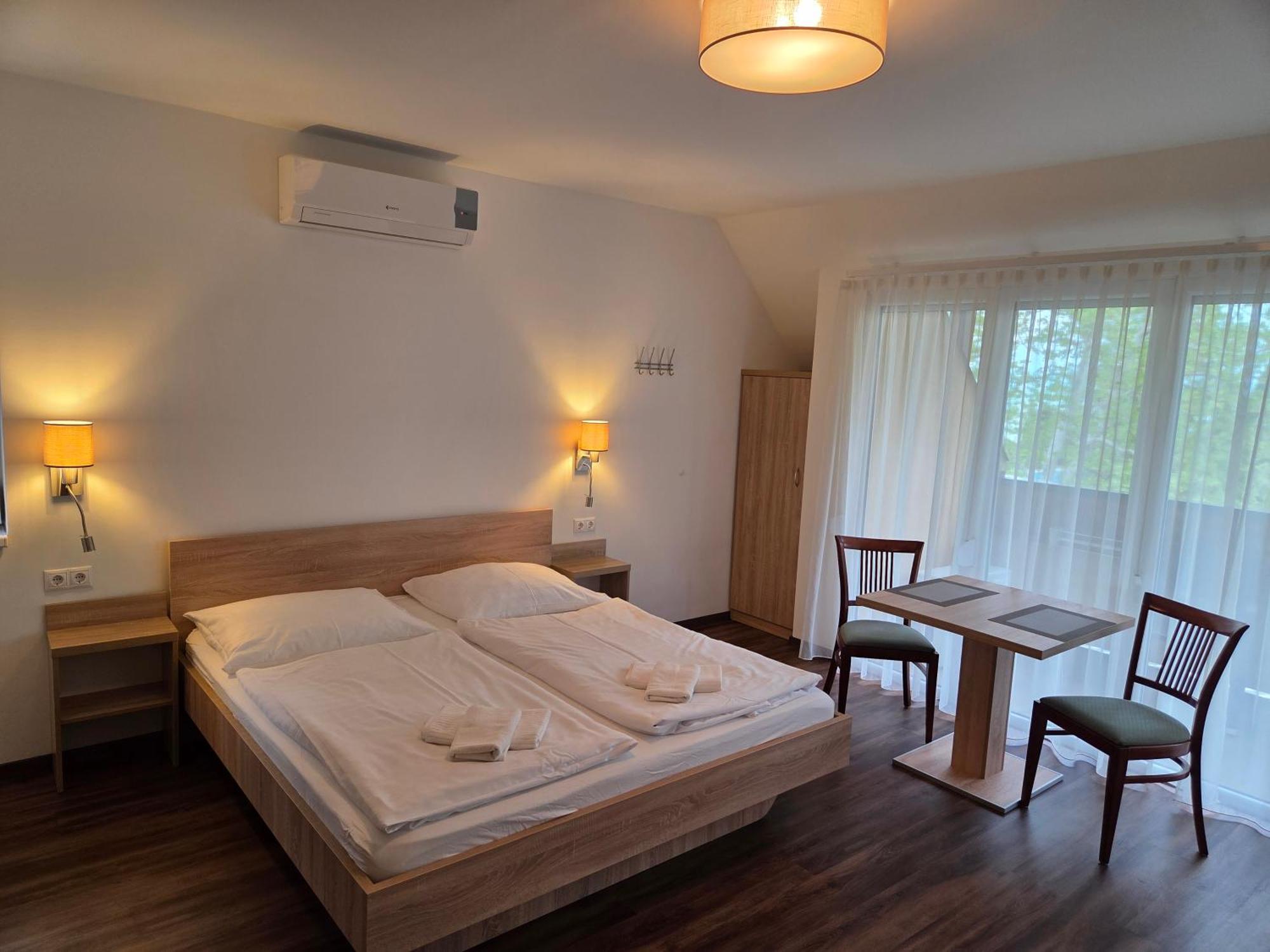Adam Apartmanhaz Siófok Buitenkant foto