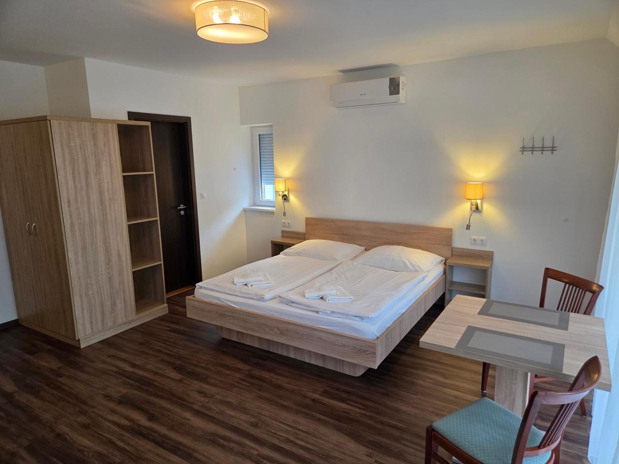 Adam Apartmanhaz Siófok Buitenkant foto