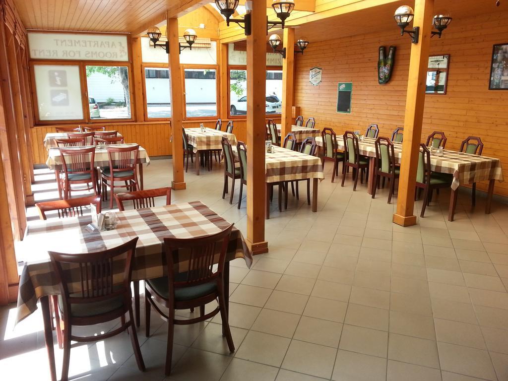 Adam Apartmanhaz Siófok Buitenkant foto