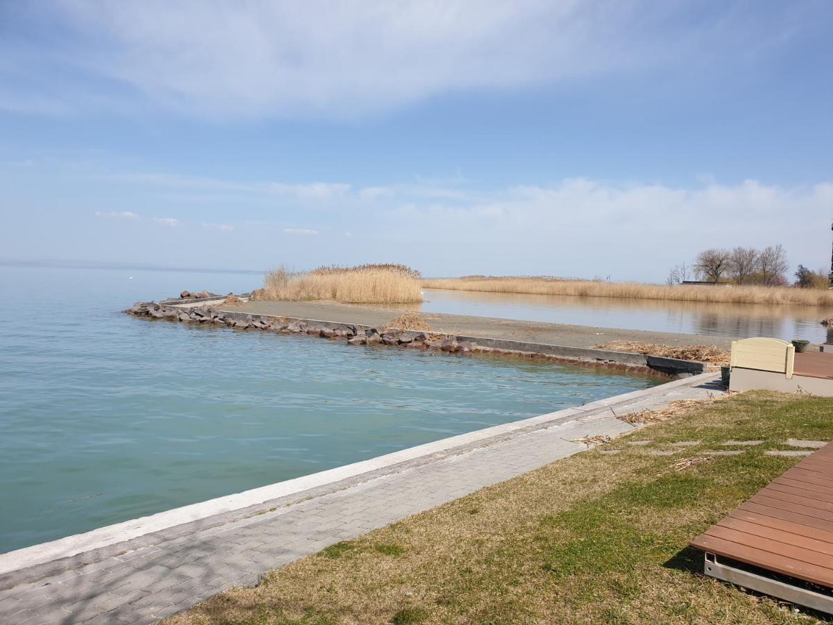 Adam Apartmanhaz Siófok Buitenkant foto